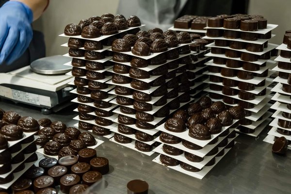 Comment découvrir les secrets de fabrication du chocolat en Suisse sans payer d'entrée ?