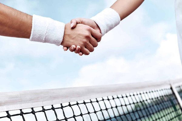 Comment respecter les coutumes locales lors d'une cérémonie du thé au Vietnam ?